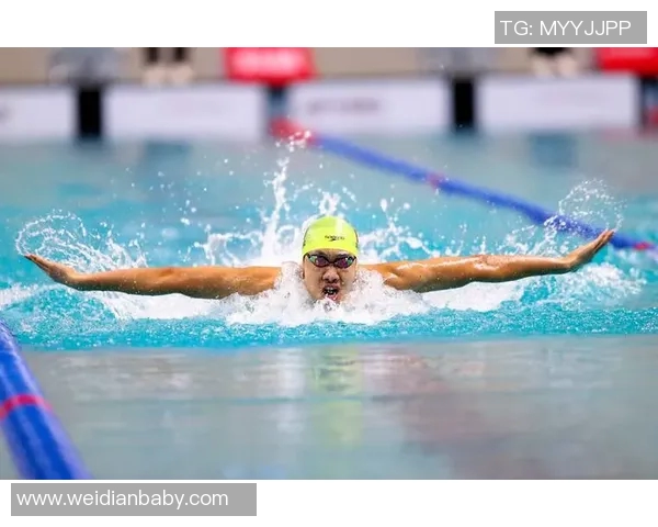 蝶泳比赛精彩纷呈 游泳健儿展现速度与技巧的极致对决